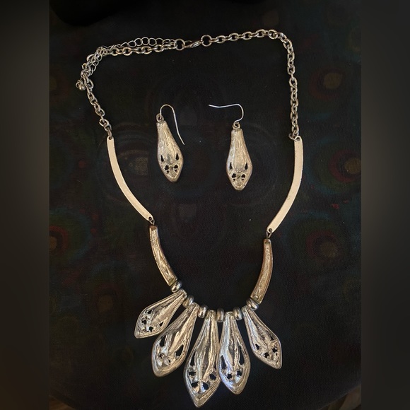 Rainbow Coalition Silver Tone Faux Gem Stones Necklace and Earring Set. - Picture 3 of 5